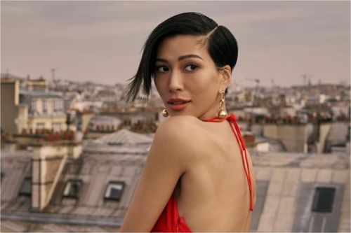 莫莉是誰？《大學生了沒》出道到時尚網紅　曾抓IU遭韓國媒體怒轟
