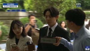 ▲▼劉亞仁受訪時承認染毒、否認協助男友逃亡。(圖/翻攝自 KBS YouTube) ▲▼劉亞仁受訪時承認染毒、否認協助男友逃亡。(圖/翻攝自 KBS YouTube)