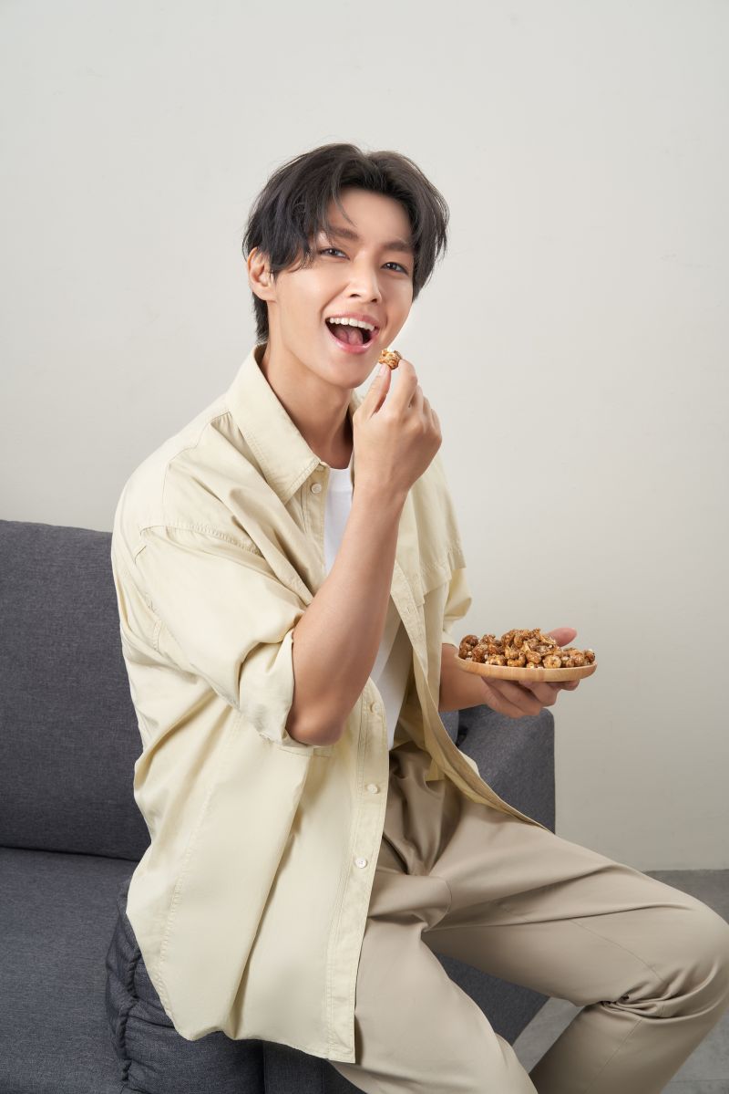 ▲炎亞綸分享「長大的定義」是不用生氣解決事情。(圖/萬歲牌提供)
