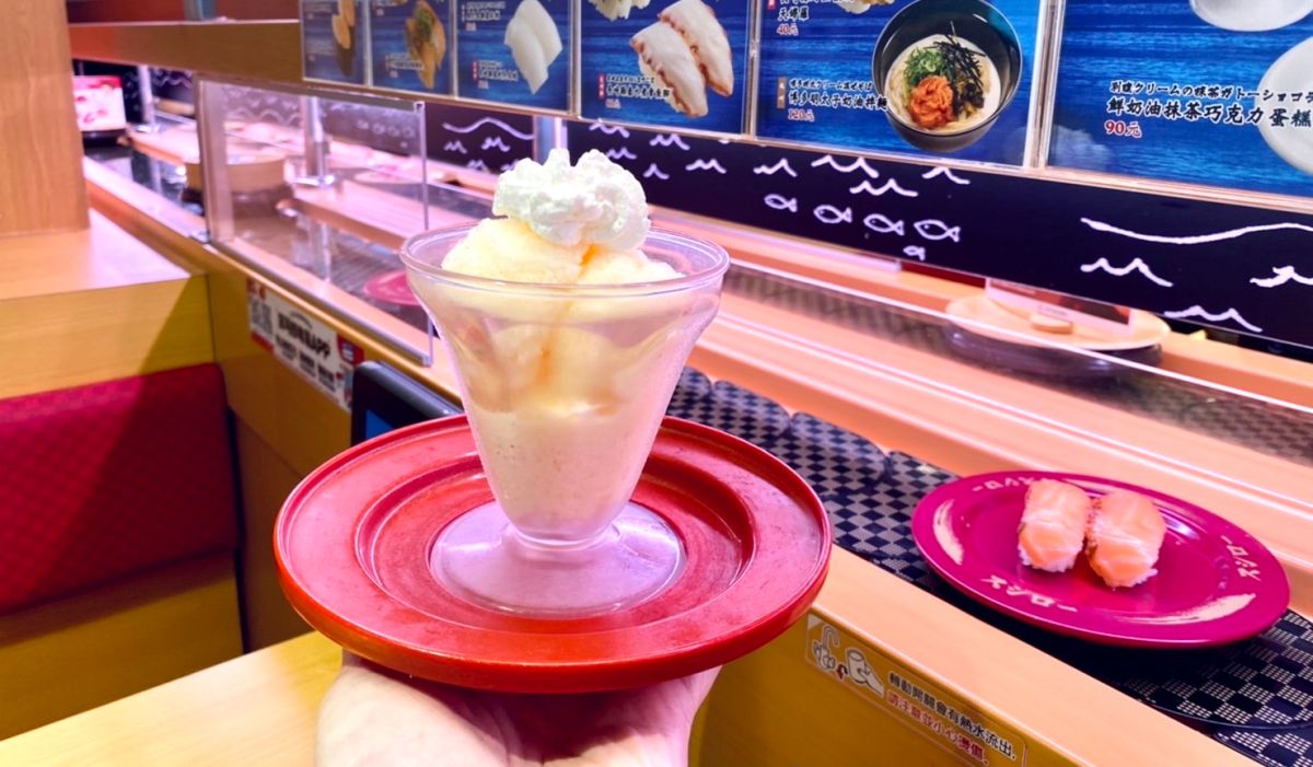 ▲壽司郎搶在7-11思樂冰回歸前，大推「用吃的奶昔冰沙」今開賣，最新「九州美食之旅」引進長崎百年名物，熱愛麥當勞停產奶昔的消費者們也來試試吧。（圖／記者蕭涵云攝）