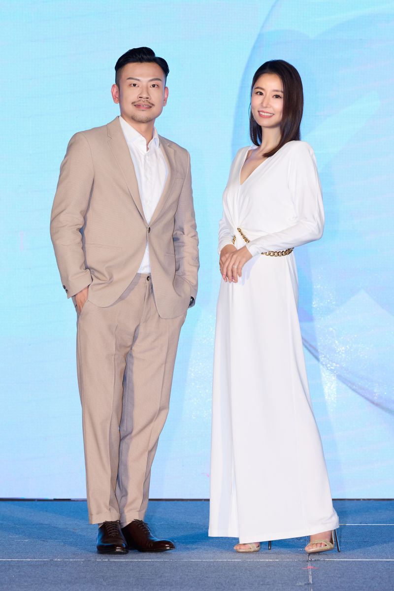 ▲林心如（右）以7位數酬勞代言77老大的茶飲。（圖／Labelle）