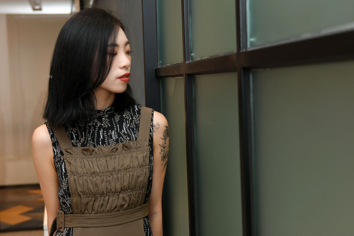 ▲「內內」與男友在營區自拍的私密片被外流，她懷疑可能是部隊裡的「內賊」幹的。（圖／記者林調遜攝）