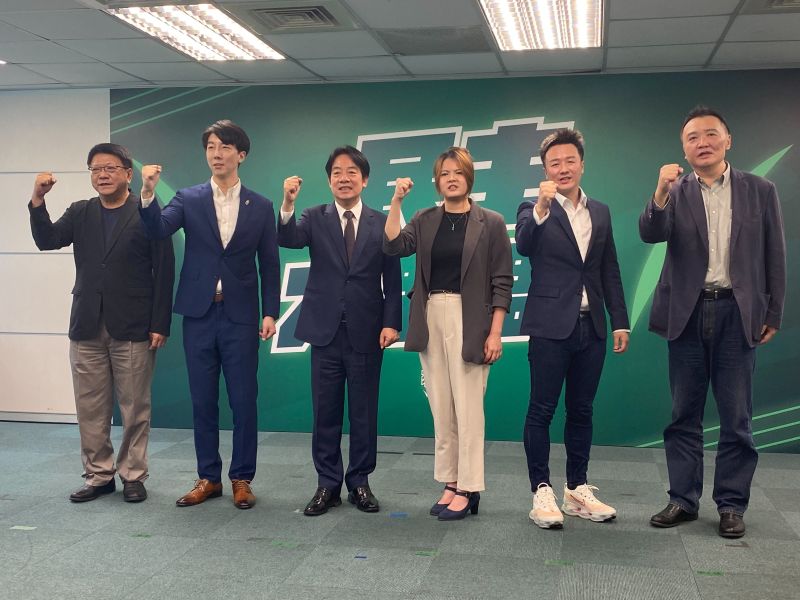 ▲民進黨召開記者會宣布與李正皓合作,支持其投入永和立委選舉,為此黨部永和區主任莊銘淵怒辭黨職。(圖/記者陳威叡攝)
