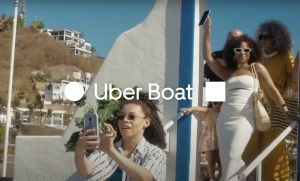 ▲Uber預計在今年夏天推出遊艇的預約服務，民眾可以透過 Uber App 預訂最多可8人的船前往希臘愛琴海著名的米克諾斯島遊覽。(圖／翻攝官方影片)