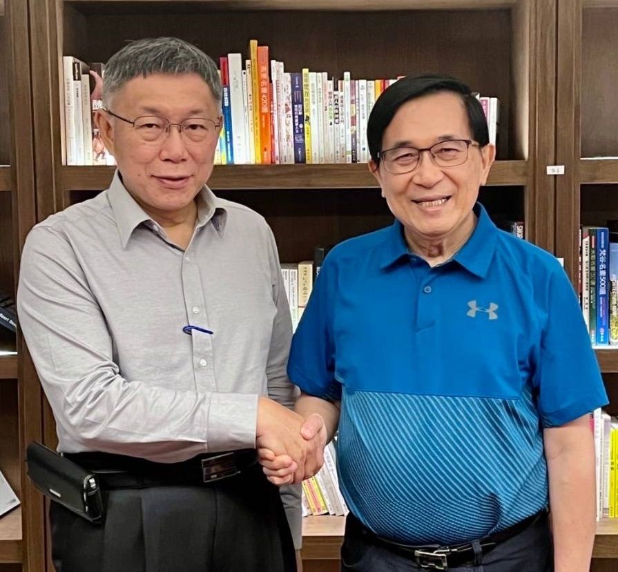 ▲民眾黨主席柯文哲（左）會前總統陳水扁。（圖／一邊一國提供）