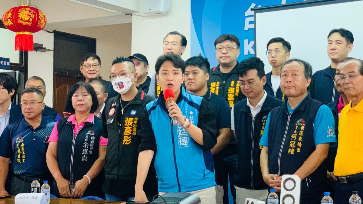 ▲市議員張彥彤及多位中六選區里長，出面力挺羅廷瑋參選立委。（圖／記者顏幸如攝，2023.05.25）