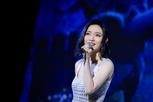 ▲《小美人魚》首映會,中文配音閻奕格現場驚喜飆唱中文主題曲〈嚮往的世界〉。(圖/迪士尼) ▲《小美人魚》首映會,中文配音閻奕格現場驚喜飆唱中文主題曲〈嚮往的世界〉。(圖/迪士尼)
