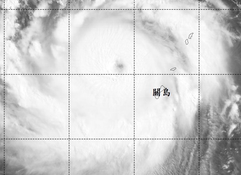 ▲強颱瑪娃發展條件相當好，鄭明典表示其眼牆系統完整，若以這樣的強度直撲台灣，災情將相當可怕。（圖／鄭明典臉書）