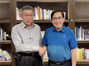 柯文哲 陳水扁 ▲柯文哲與陳水扁(右)(圖/翻攝臉書粉專陳水扁新勇哥物語)