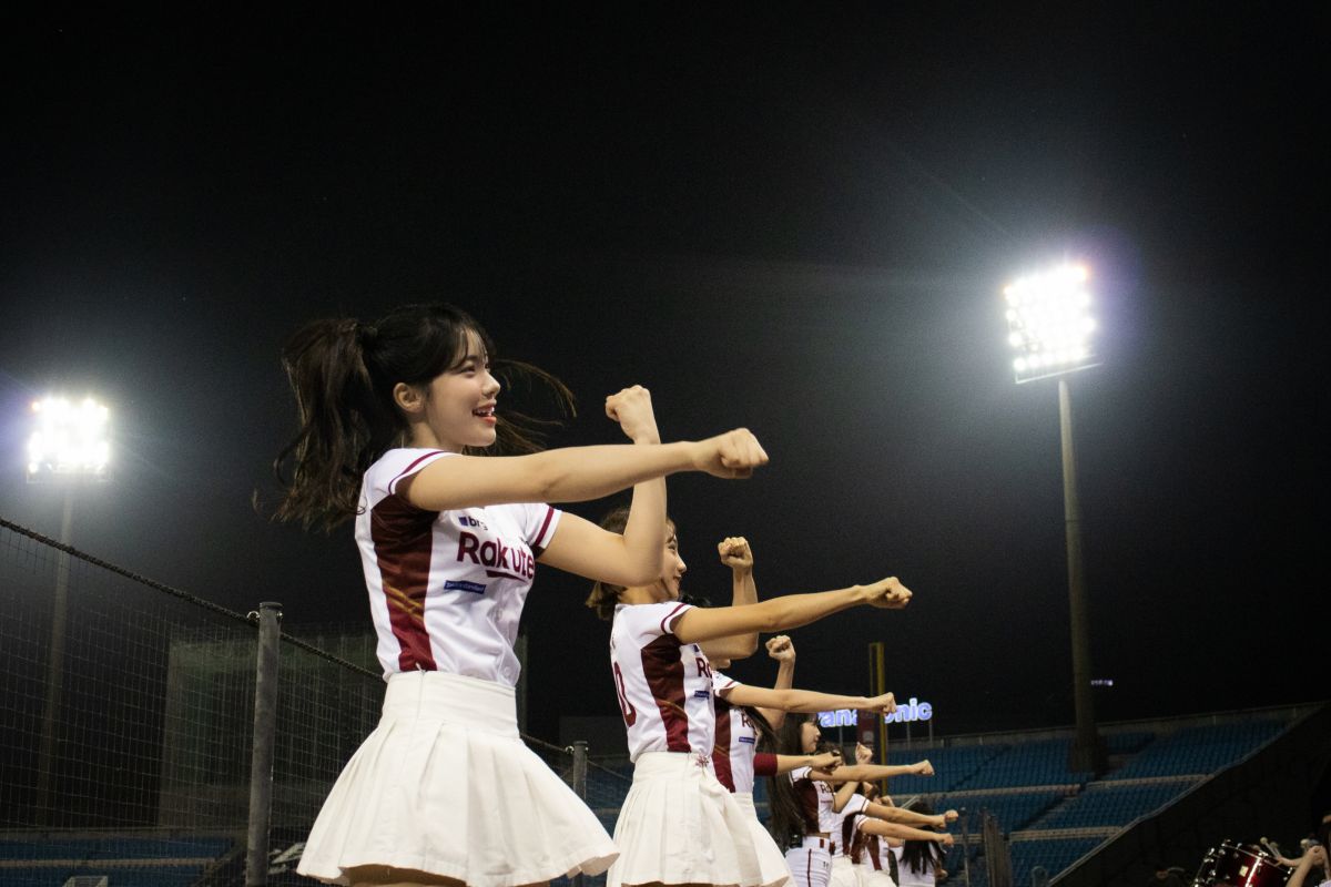 ▲林襄的同隊勁敵南韓啦啦隊女神李多慧留守台灣，昨（24）在企業日活動場冒雨熱舞。（圖／亨泰光學提供）