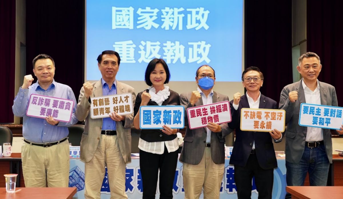 ▲柯志恩（左3）一再被點名成為侯友宜副手人選。（圖／文傳會提供）