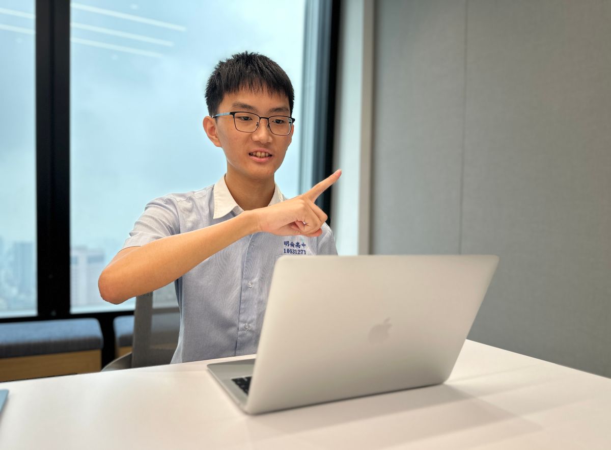 ▲目前高三的吳承翰，是今年蘋果Swift Student Challenge 獲獎者，同時也是全台唯一受官方邀請參加WWDC23的學生開發者。(圖／記者周淑萍攝)