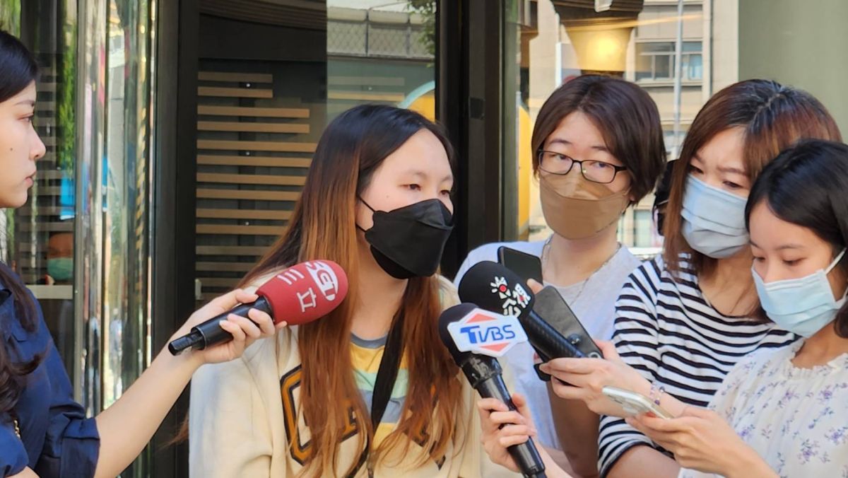 ▲長榮航勤工會拒收基層員工，員工今（26）日到勞動部抗議資方霸佔工會，請勞動部認定違法。（圖／記者李琦瑋攝，2023.05.26）