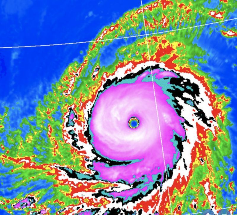 ▲瑪娃颱風逐步進入最強的巔峰期，最快下周一（29）就有可能發布海上警報。（圖／翻攝中央氣象圖網站）