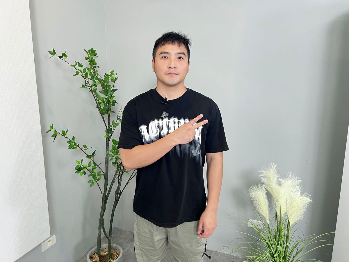 ▲針對疑似走光一事，谷阿莫曖昧回應了。（圖／Up直播提供）