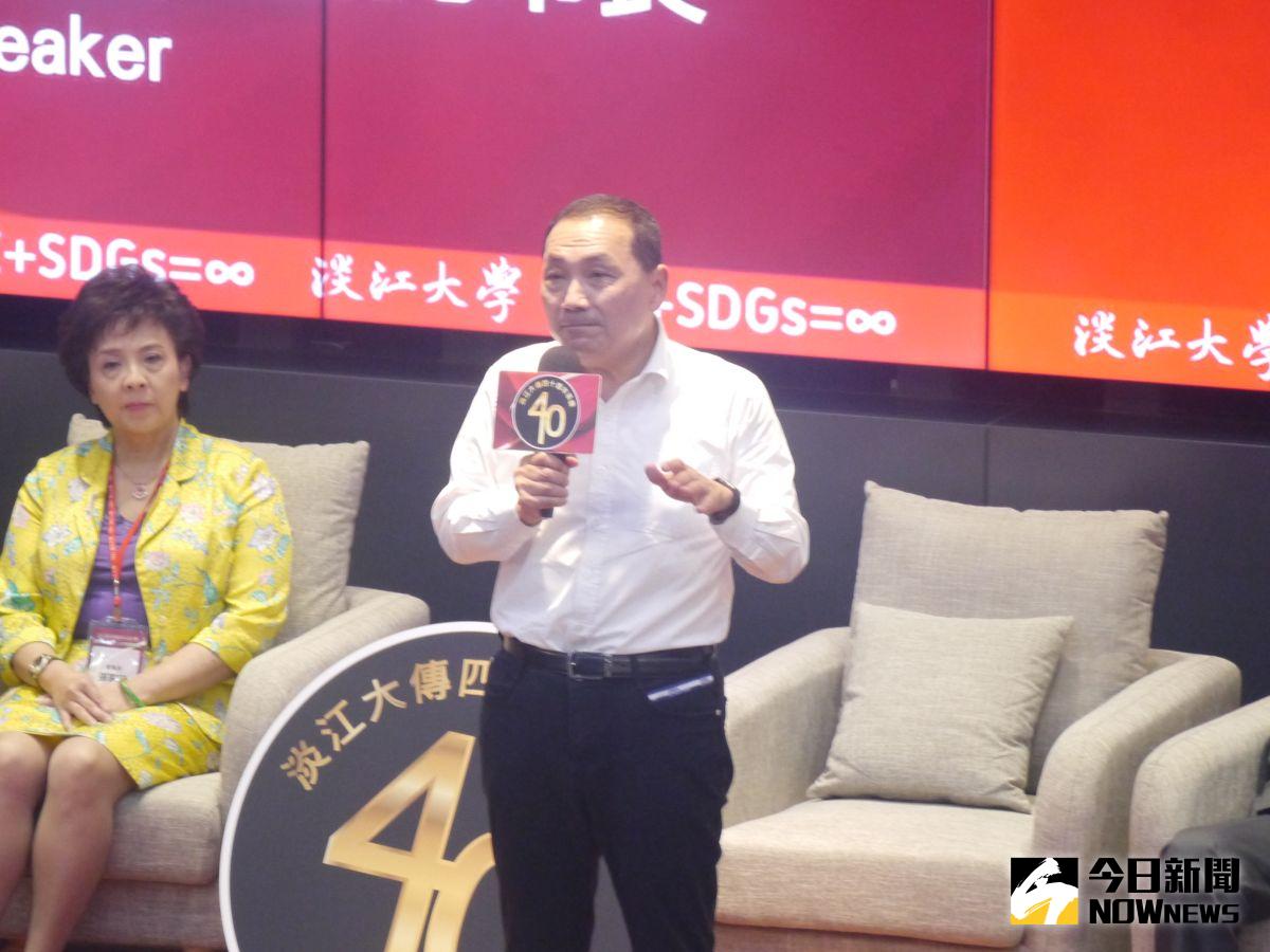 ▲侯友宜出席淡江大學大眾傳播系40週年系慶論壇活動，開頭先問在場學生有沒有加5分這件事？（圖 ／記者吳嘉億攝，2023.05.26）