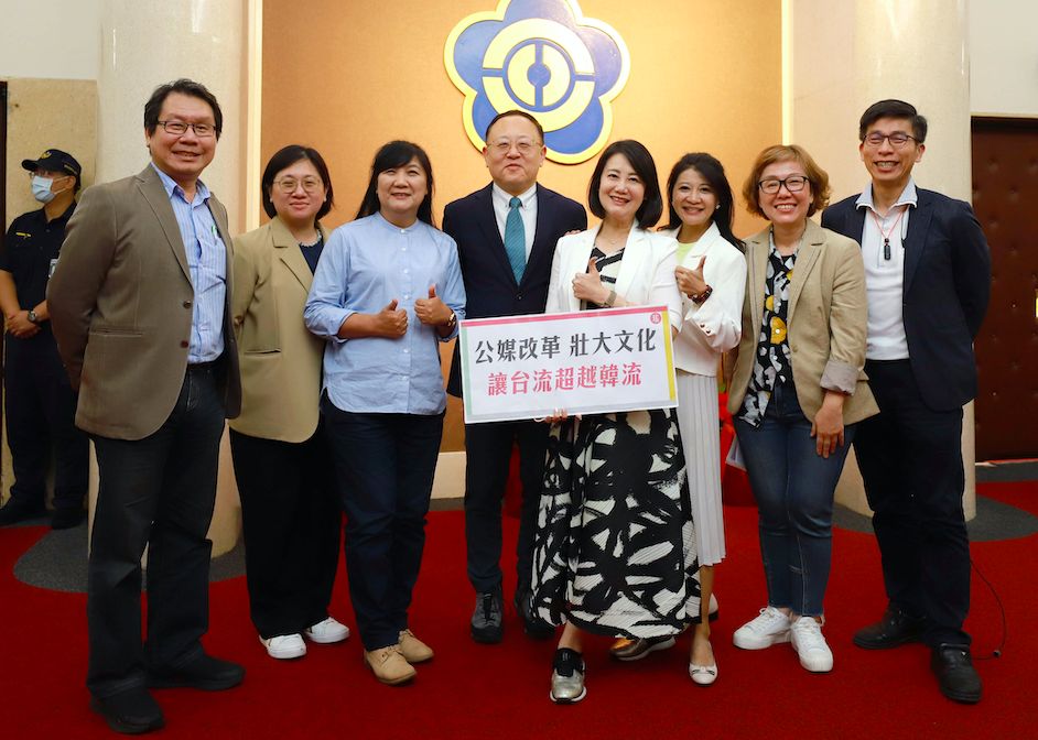 ▲《公共電視法》修正草案今（26）日於立法院三讀通過，睽違13年的首次修正，立法院在不到2個月時間三讀通過，為公視解除禁錮長達23年的經費上限、修正董監事選任門檻為2/3、賦予國際及多元族群頻道明確法源等。（圖／文化部提供）