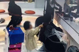 東莞6歲女屁孩店內偷剪客人頭髮！對方氣炸報警　母認賠5萬台幣
