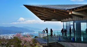 日本平夢陽台 ▲日本平夢陽台由建築大師隈研吾設計,建築靈感源自法隆寺的夢殿,巧妙融合現代與傳統之美。(圖/美聯社/達志影像)