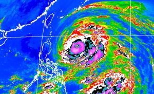 瑪娃颱風縮水了！48小時內將「轉回中颱」　最新海警發布時間曝
