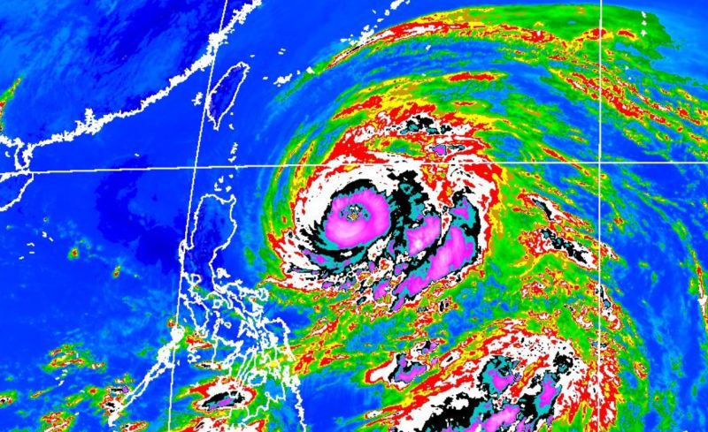 ▲瑪娃颱風過去6小時內減弱一些，氣象局預估在48小時內會轉為中颱。（圖／中央氣象局提供）