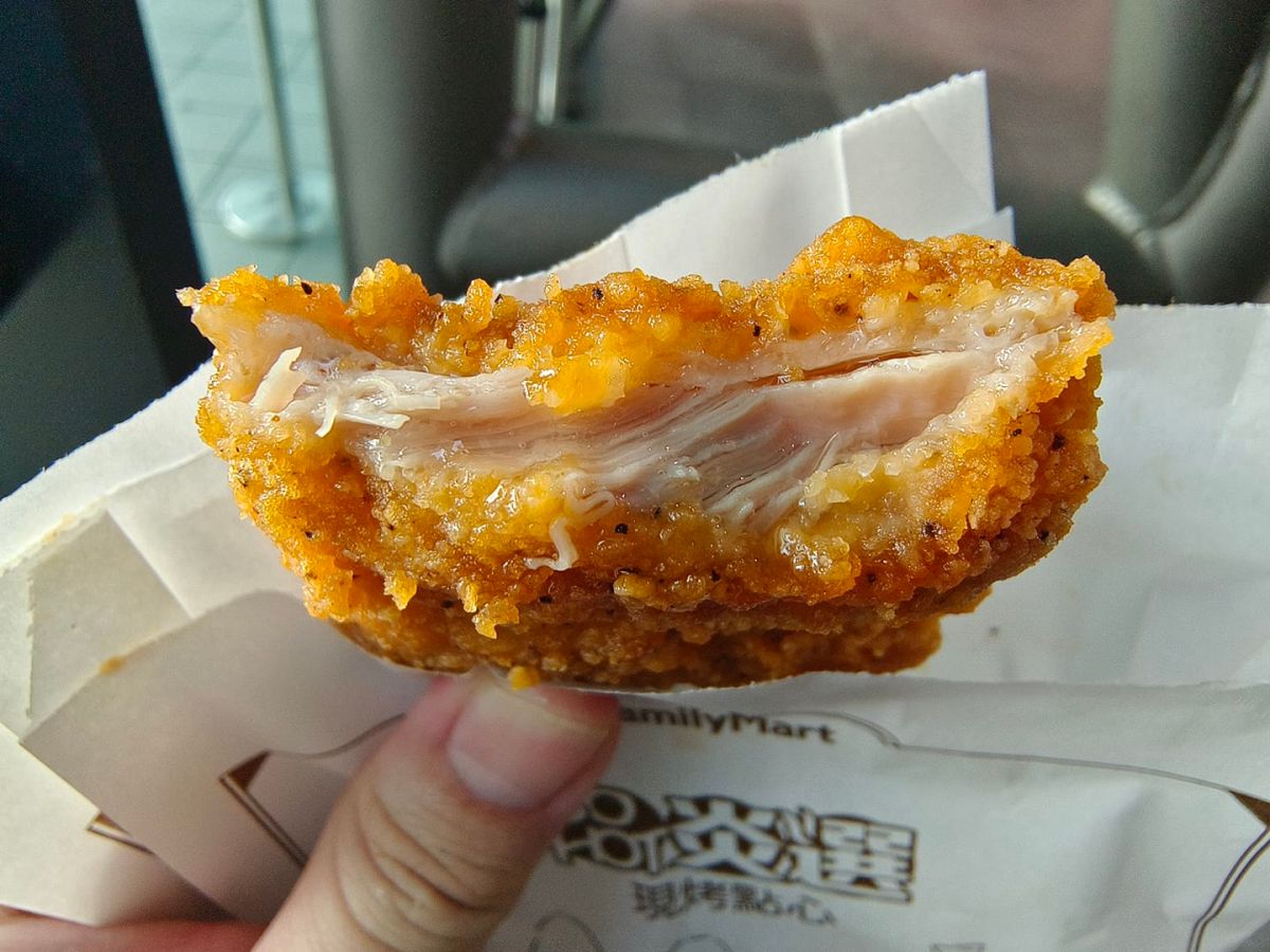 ▲前台大醫師林氏璧近期發現，台灣竟然也有味道完全與日本超商一樣的炸雞。（圖／日本自助旅遊中毒者）