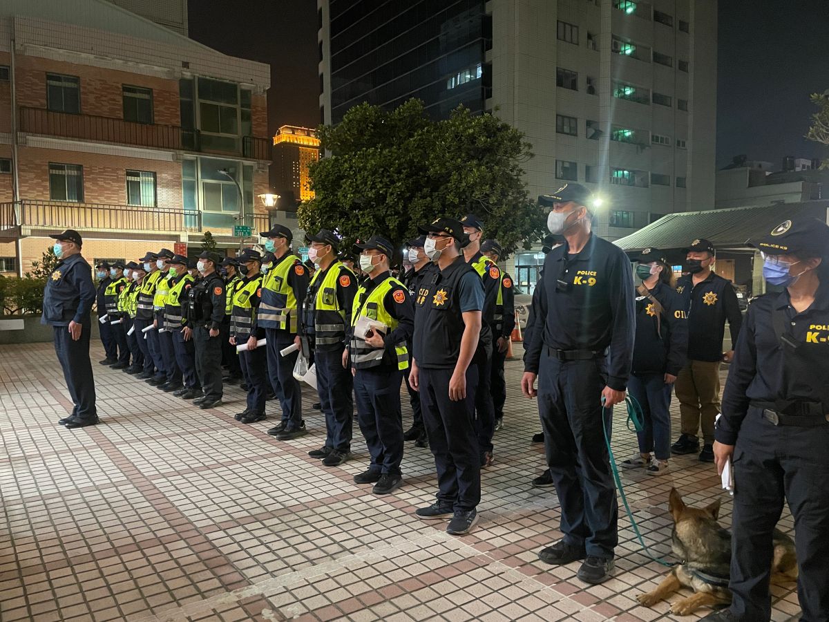 ▲警察人員的勤業務繁重，外勤人員更是不分晝夜及平假日執勤。（高市府警察局提供）