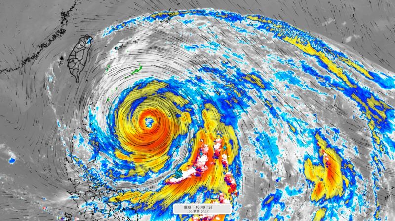 ▲瑪娃雖然已減弱為中度颱風，但其暴風圈範圍勢力仍大且強，明（30）日開始會很有感的在東半部有顯著降雨。（圖／氣象達人彭啟明臉書）