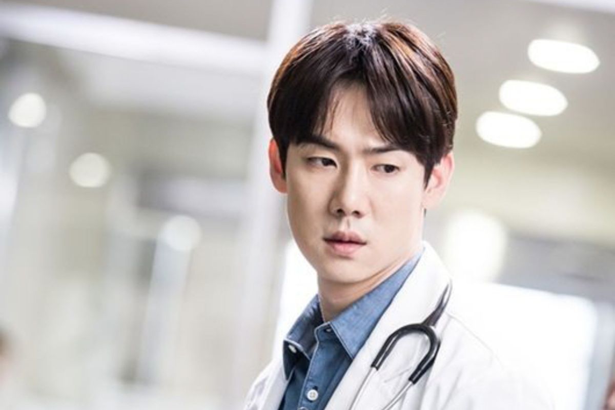 ▲柳演錫回歸《金師傅3》，「姜東柱」現身畫面曝光。（圖 ／韓劇迷臉書）