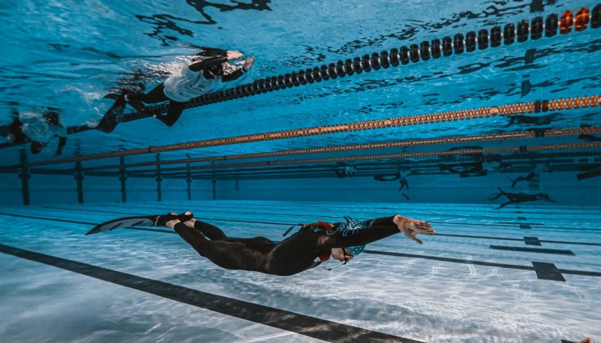 ▲花春盃自由潛水泳池賽暨台灣人魚表演賽。謝新英以136米的表現於動態無蹼平潛（DNF）項目打破自己132米的台灣紀錄。圖／官方提供