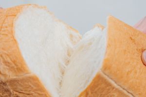 瑞穗鮮乳土司 ▲瑞穗鮮乳土司透過長時間發酵使麵糰與瑞穗鮮乳融合,每一個小細節都是美味關鍵。(圖/NOWnews攝)