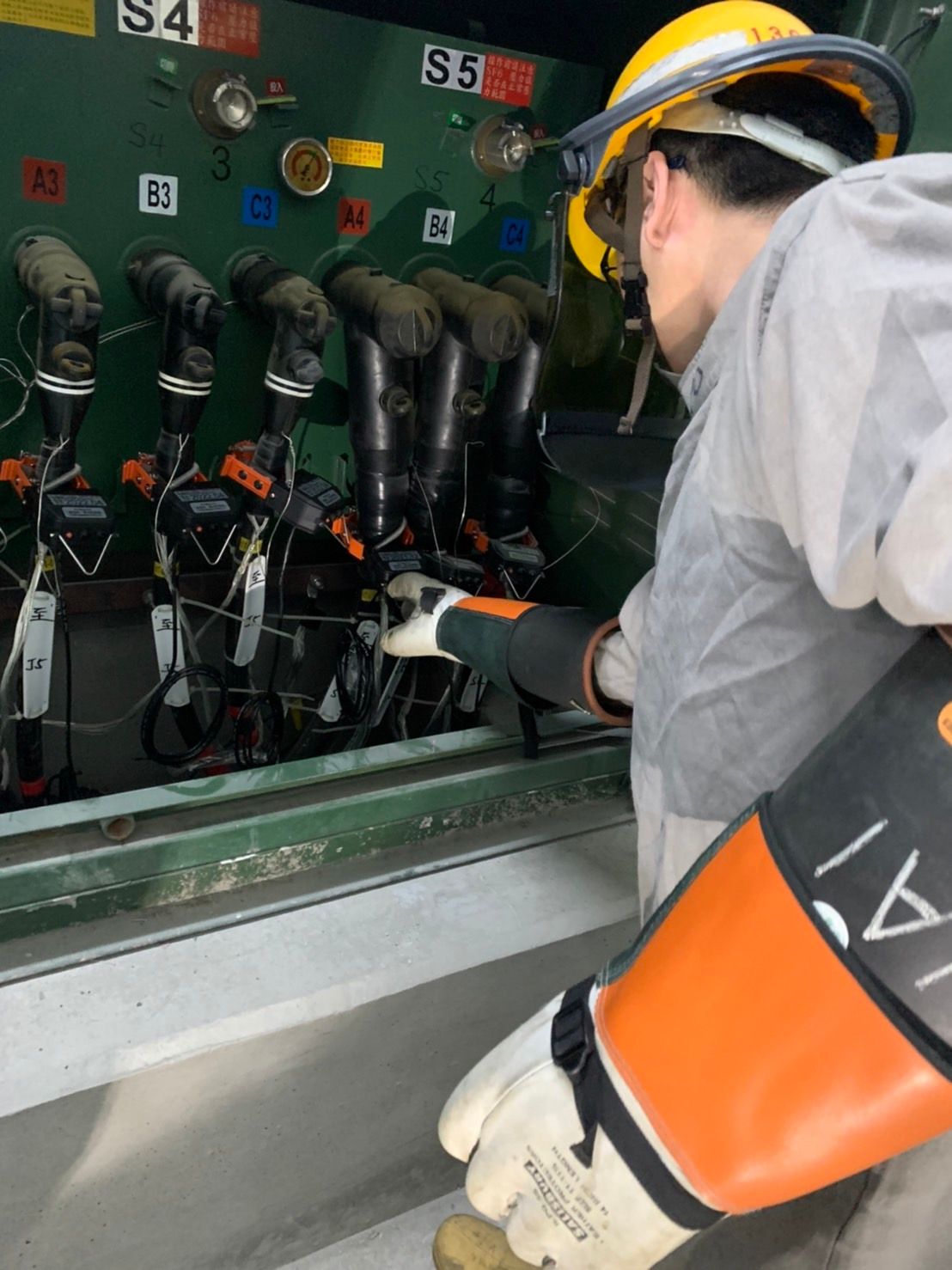 ▲台電地下電纜今天下午1時許故障，台中東區三井Lalaport及附近1400戶突停電，經緊急搶修已於2時左右復電。（圖／台電提供）