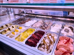 ▲全新設置Gelateria Cloccolateria Amarillo義大利手工冰淇淋。（圖／記者蕭涵云攝）