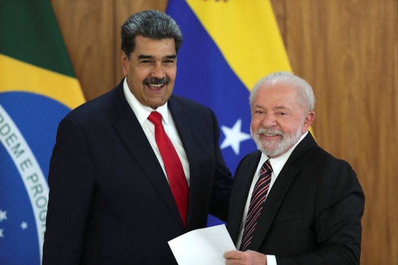▲巴西總統魯拉上任後推動恢復與委內瑞拉關係，29日在首都巴西利亞與委內瑞拉總統馬杜洛會面。（圖／美聯社／達志影像）