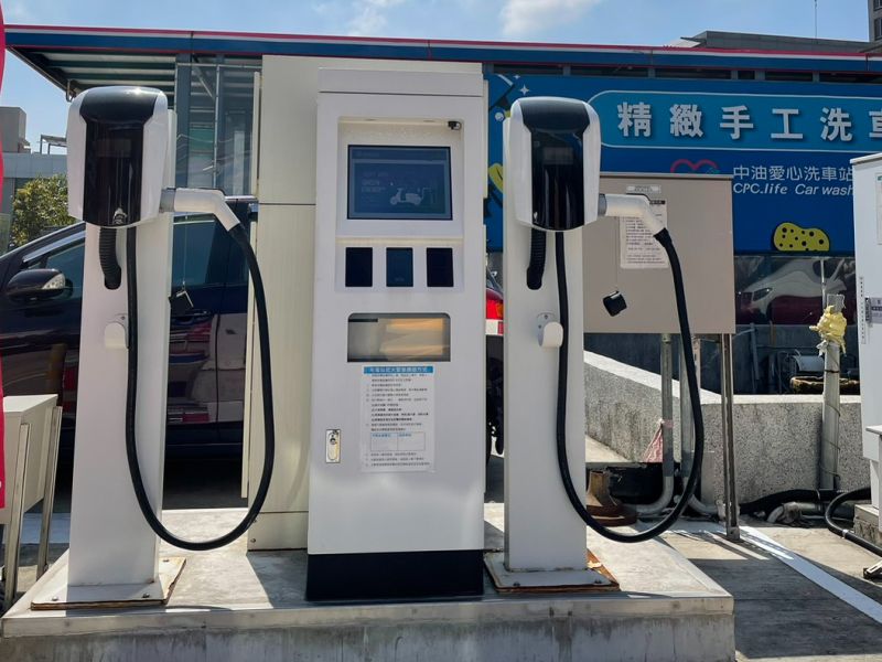 ▲中油100站電動機車充電站將在6月1日上路，首2周開放車主免費充電。（圖／中油提供）