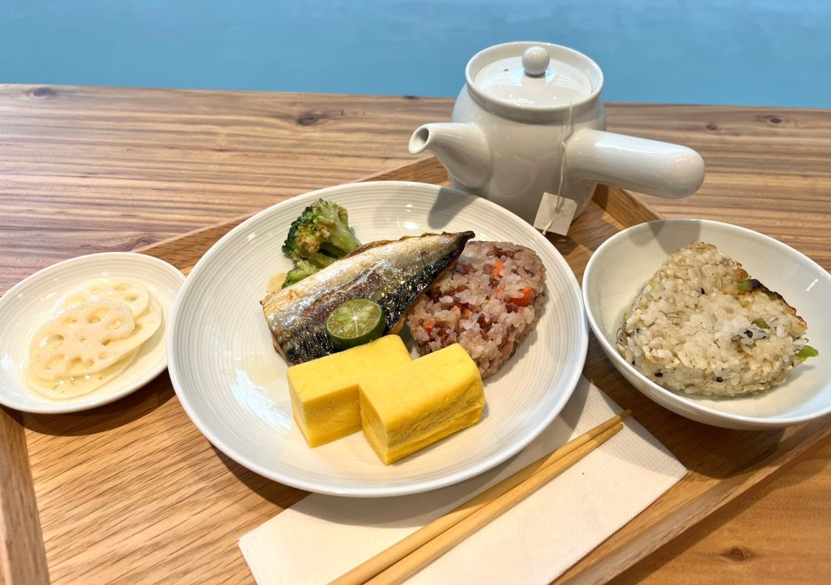 ▲無印良品松高旗艦店，門市推出獨家餐食服務，包括套餐、日式小點。（圖／記者鍾怡婷攝）