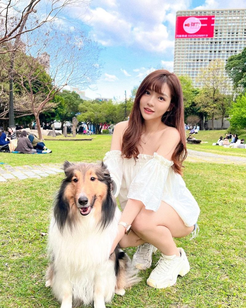 ▲盧鼎惠和鹿希派被拍到一起遛狗，感情相當不錯。（圖／翻攝自盧鼎惠IG）