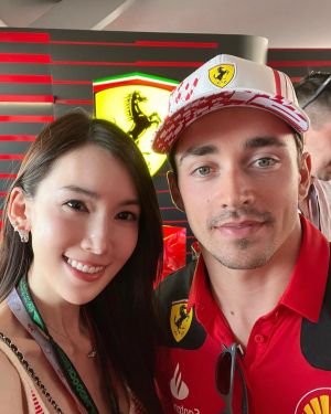 ▲林志穎妻子陳若儀（左），合體F1法拉利車隊首席車手查爾斯勒克萊爾。（圖／翻攝自陳若儀Instagram）