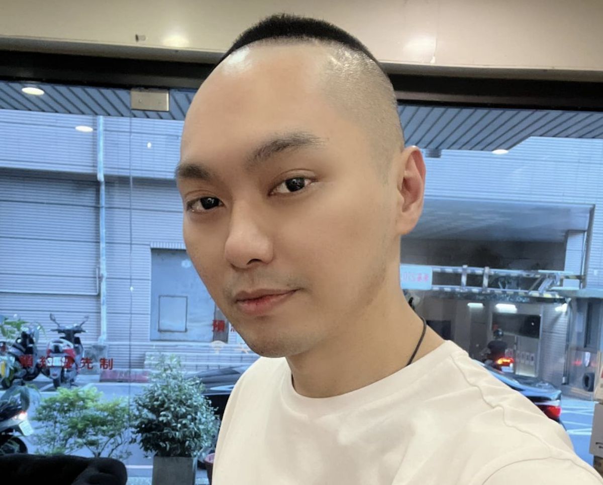 ▲連千毅將在6月1日下午2時到新北地檢署報到入獄，他提前將頭髮剃好，並表示：「準備去進修！剪這樣涼快很多…」（圖／翻攝自連千毅臉書）