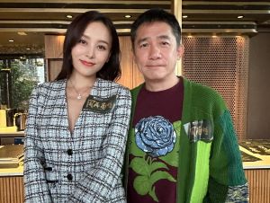 ▲何珮瑜(左)和梁朝偉合作《風再起時》。(圖/翻攝自何珮瑜臉書) ▲何珮瑜(左)和梁朝偉合作《風再起時》。(圖/翻攝自何珮瑜臉書)