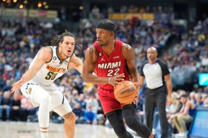 Jimmy Butler ▲丹佛金塊將在2023年NBA總冠軍賽上對決邁阿密熱火,如何牽制住對方超級球星「士官長」Jimmy Butler,將會是贏得隊史首冠的關鍵。(圖/美聯社/達志影像)
