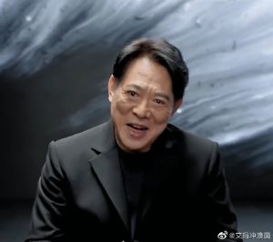▲李連杰為代言現身,加速衰老模樣引關注。(圖/翻攝自微博) ▲李連杰為代言現身,加速衰老模樣引關注。(圖/翻攝自微博)