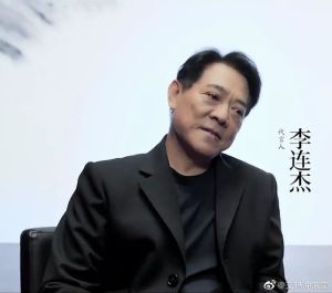 ▲李連杰為代言現身，加速衰老模樣引關注。（圖／翻攝自微博）