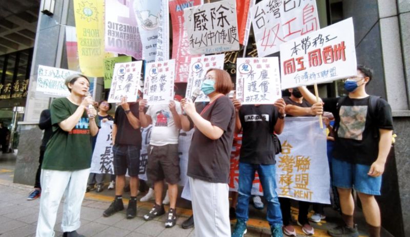 ▲台灣移工聯盟（MENT）將在9月4日於勞動部前召開「繳錢給仲介，不如燒給好兄弟」記者會。（示意圖／報系資料照）