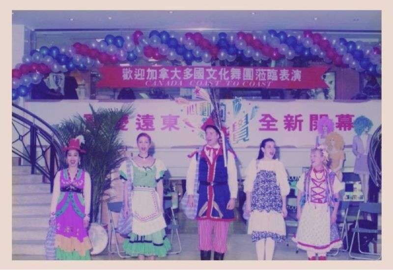 ▲遠百寶慶店將於8月原地重建,預計於6到7月舉辦改建封館大拍賣。如今老照片曝光,圖為當時的宣傳活動。(圖/遠百寶慶提供)