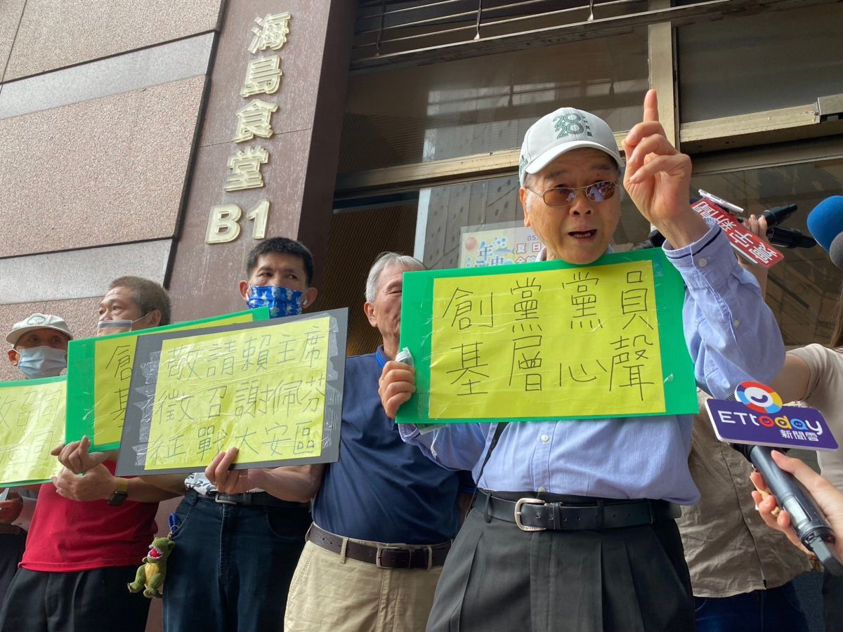 ▲民進黨創黨元老鍾朝雄等人今日赴黨中央，希望大安區徵召謝佩芬。（圖／記者陳威叡攝，2023.05.31）