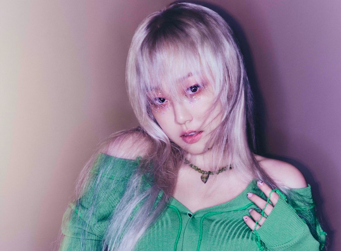 ▲陽帆愛女安吉拍攝單曲〈To The Starz〉視覺照，衣服不穿好，辣曬性感身材。（圖／索尼音樂提供）