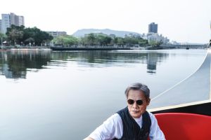 羅大佑推出新單曲〈月夜愁2023〉。(圖/大右音樂提供) ▲羅大佑推出新單曲〈月夜愁2023〉。(圖/大右音樂提供)
