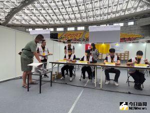 第5屆公益彩券電腦型彩券經銷商遴選抽籤作業,今(31)日在台灣大學綜合體育館完成人工抽籤作業,抽出正取5500位、備取5500位。(圖/記者顏真真攝) ▲第5屆公益彩券電腦型彩券經銷商遴選抽籤作業,今(31)日在台灣大學綜合體育館完成人工抽籤作業,抽出正取5500位、備取5500位。(圖/記者顏真真攝)