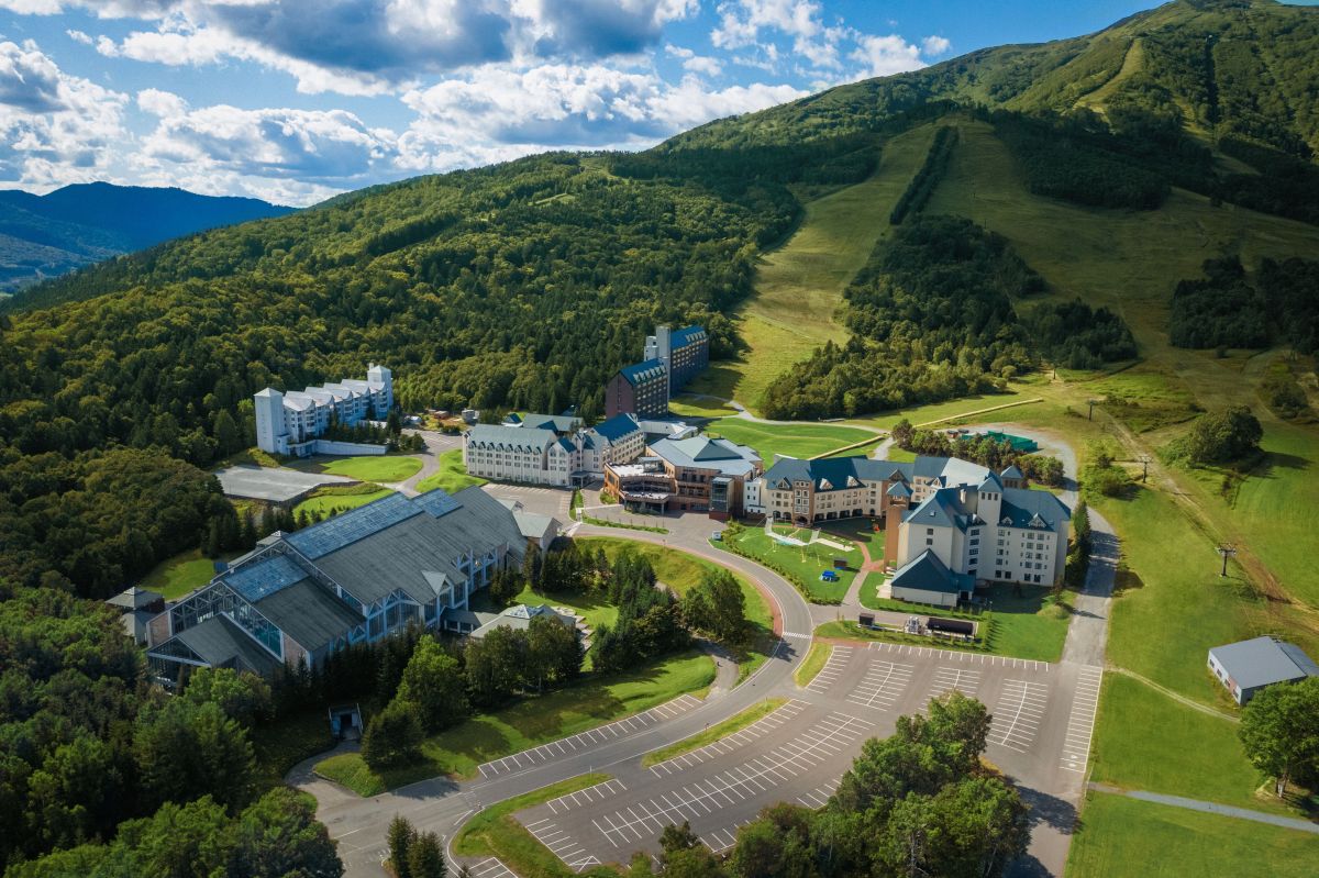 ▲華航於邊境解封前就推出「華航機微酒」，提供機票與飯店行程讓旅客享有優惠，並調配產品行程。（圖／華航提供）